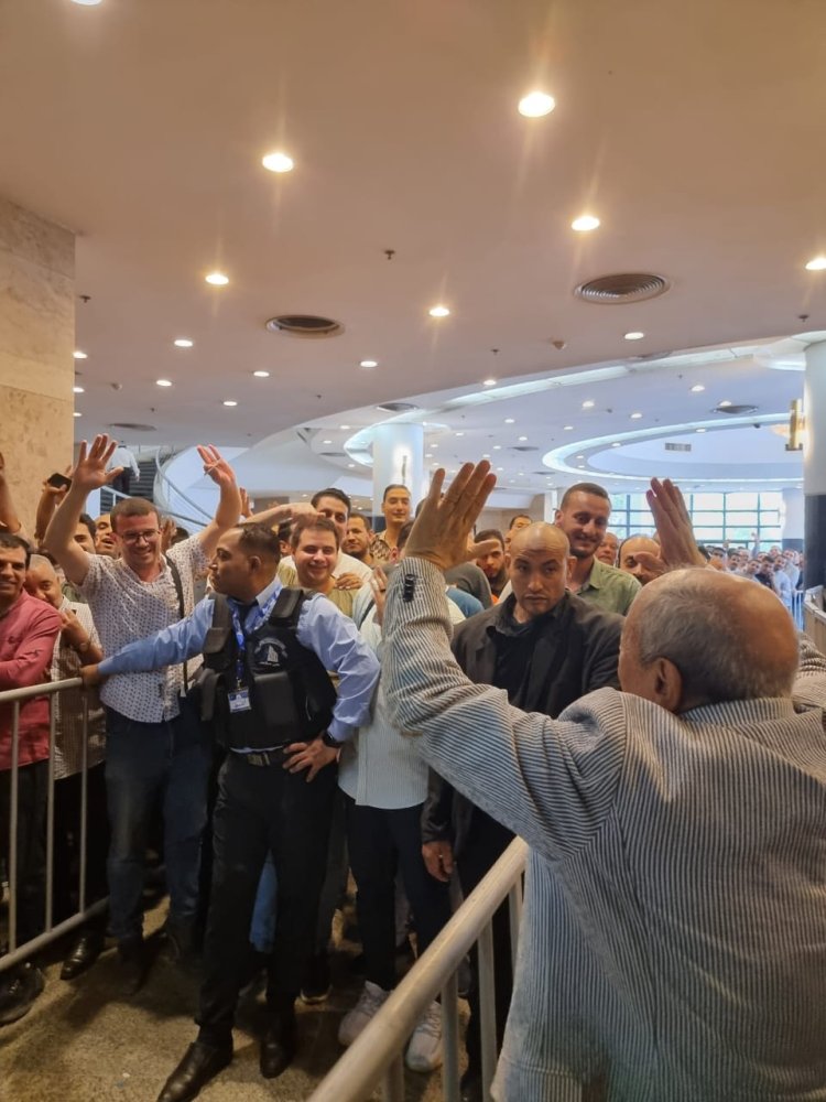 احتفاء واسع بنقيب المهندسين طارق النبراوي من أعضاء الجمعية العمومية (صور)