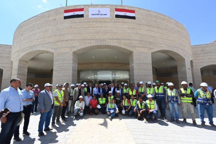 وزير الإسكان يؤكد أهمية مشروع التجلي الأعظم: مكان فريد من نوعه