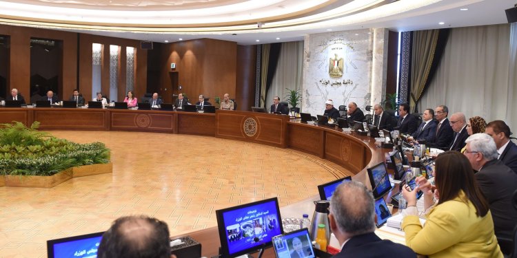 رئيس الوزراء يُشيد بافتتاح مجمع مصانع إنتاج الكوارتز بالعين السخنة