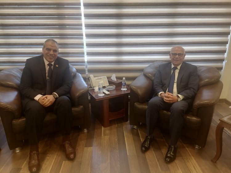 محافظ بورسعيد يلتقي رئيس الهيئة العامة لتعاونيات البناء والإسكان لمتابعة مستجدات مشروعات الإسكان