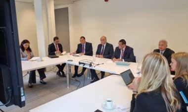 وزير التنمية المحلية يستهل نشاطه في هولندا بزيارة مقر اتحاد البلديات الهولندية