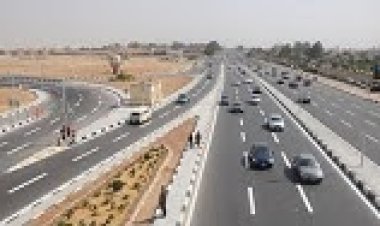غلق كلي لطريق الخدمة بمحور "شينزو آبى" المتجه لطريق السويس