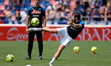 كفاراتسخيليا أفضل لاعب للموسم في الدوري الإيطالي