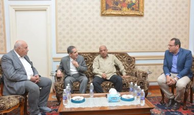 وزير قطاع الأعمال يبدأ جولة ميدانية داخل «غزل المحلة» بلقاء محافظ الغربية