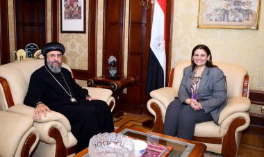 وزيرة الهجرة تستقبل أسقف الكنيسة القبطية في لندن