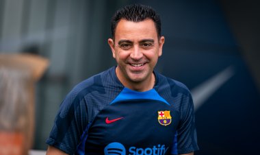 تشافي: «متشوق لعودة ميسي لخط وسط برشلونة»