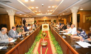 محافظ الغربية يعقد اجتماعاً موسعاً مع المديريات والجهات المشاركة في أعمال الثانوية العامة