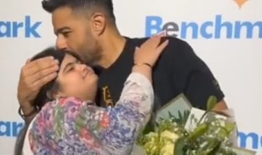 محمد حماقي يغازل طفلة من ذوي الهمم في حفله بجدة: «طول الحفلة بغنيلك أنتِ بس»