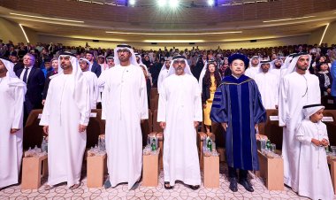حامد بن زايد يشهد حفل تخريج دفعة 2023 من طلبة جامعة محمد بن زايد للذكاء الاصطناعي