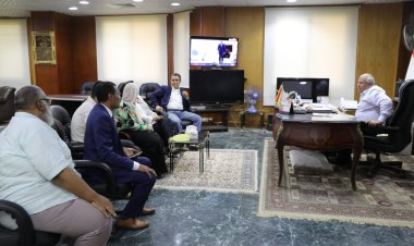 محافظ الوادي الجديد يبحث تعزيز التعاون مع وفد مؤسسة "بصيرة " لخدمة ذوي الاحتياجات الخاصة