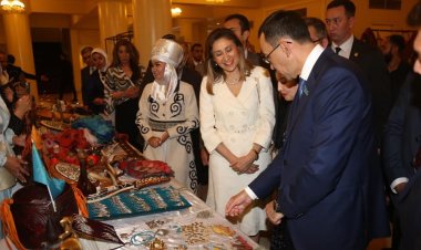 وزيرة الثقافة تشهد انطلاق فعاليات أيام الثقافة لجمهورية كازاخستان بدار الأوبرا