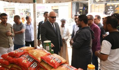 محافظ قنا يتفقد معارض بيع السلع الغذائية  للإطمئنان على الأسعار ومدى توافرها