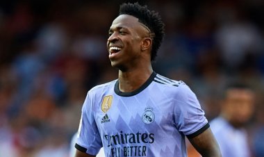 غرامات وحظر من دخول الملاعب للمسيئين إلى فينيسيوس