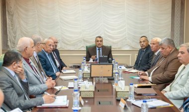 وزير الدولة للإنتاج الحربي يعقد أول اجتماع رسمي بمقر الوزارة بالعاصمة الإدارية الجديدة