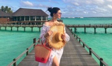 روان بن حسين تستعرض أنوثتها بجلسة تصوير جديدة