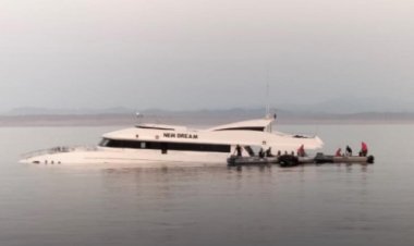 إنقاذ 36 شخصًا إثر غرق مركب سفاري بـ مرسى علم (صور)