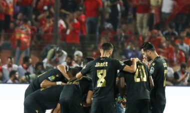 رئيس الوداد يحفز لاعبيه بالمال قبل مواجهة الأهلي في إياب نهائي دوري أبطال أفريقيا