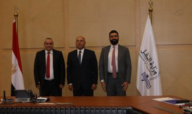 وزير النقل يشهد توقيع عقد إصدار أول ترخيص لنقل الركاب باستخدام التطبيقات التكنولوجية في مصر