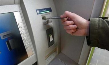 «بطريقة شيطانية».. ضبط شابان لقيامهما بسرقة رواد ماكينات الصراف الألى بالأزبكية