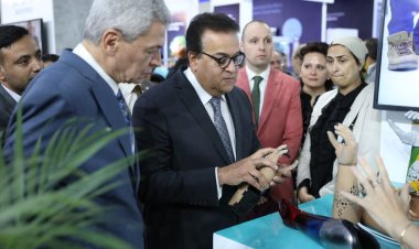 وزير الصحة يشيد بجودة النماذج المعروضة من الأجهزة والمستلزمات الطبية بالمعرض الطبي الأفريقي