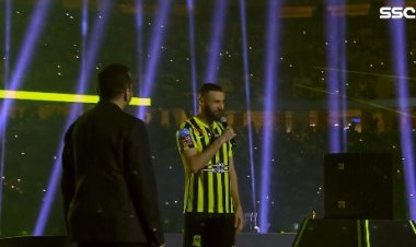 بنزيما يتحدث بالعربية في مؤتمر تقديمه بنادي الاتحاد | فيديو