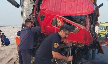 مصرع واصابة 30 شخصا فى حادث تصادم مروع بين اتوبيس وسيارة نقل بطريق الفرافرة - الواحات البحرية