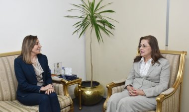 وزيرا الثقافة والتخطيط يبحثان آليات تطوير الحرف اليدوية التراثية ودعم المرأة المصرية