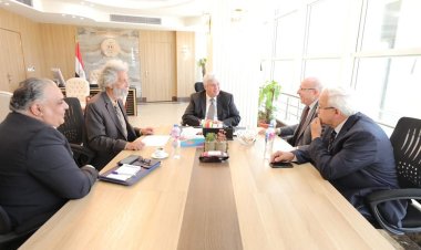 وزير التعليم العالي يبحث آليات التعاون المشترك مع نقابة الأطباء