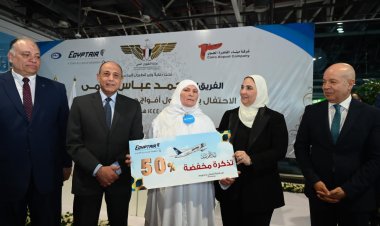 وزيرة التضامن تودع أول أفواج حجاج بيت الله الحرام من مطار القاهرة الدولي