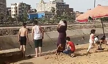 «شاطئ الغلابة».. الصحة تجرع أهالي ميت الخولي ضد البلهارسيا بسبب تحويلهم الترعة لمصيف (صور)