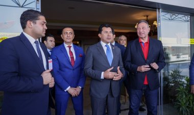 وزير الرياضة يستقبل بعثة الأهلي بمطار القاهرة