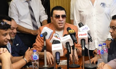 بعد فوزه بمنصب النقيب بالتزكية.. احتفال خاص بـ مصطفى كامل داخل النقابة