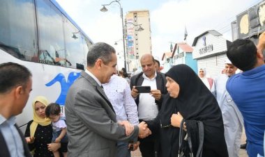 بالدعاء.. محافظ الغربية يودع حجاج الجمعيات الأهلية