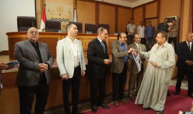 محافظ كفر الشيخ ونائبه يسلمان جوازات السفر وملابس الإحرام لـ  180 مواطن