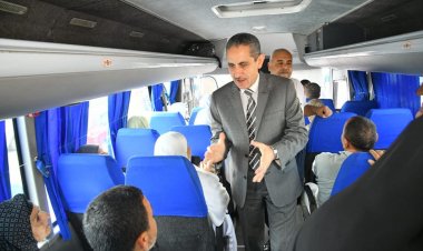 محافظ الغربية يودع حجاج الجمعيات الأهلية