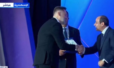 تقديرًا لمشواره الفني.. الرئيس السيسي يكرم اسم محمود عبد العزيز