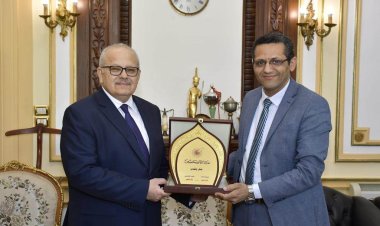 رئيس جامعة القاهرة يستقبل نقيب الصحفيين لبحث التعاون المشترك