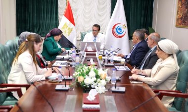 وزير الصحة يناقش مع رئيس المراكز الطبية المتخصصة ومدير عام خدمات نقل الدم عددًا من ملفات العمل