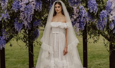 إطلالة تايلور هيل في حفل زفافها