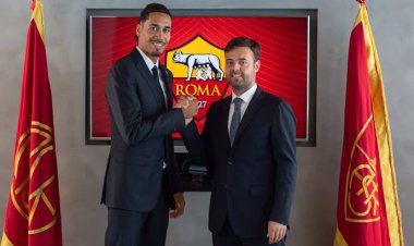 روما يمدد عقد مدافعه الإنجليزي كريس سمولينج