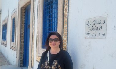 إلهام شاهين تزور قبر الرئيس التونسي الراحل الحبيب بورقيية (صور)