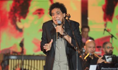 «دخلت أغني في الحمام».. محمد منير يكشف عن تصرفه المفاجئ عقب وفاة والدته