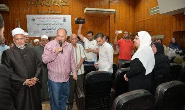 محافظ أسيوط يشهد الملتقى الإداري الديني لتسليم تأشيرات حجاج الجمعيات الأهلية