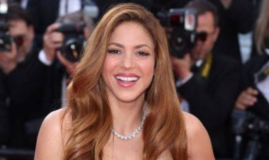 «نسيت بيكيه وبتحب جديد».. شاكيرا تثير الجدل بارتباطها ببطل العالم لويس هاميلتون