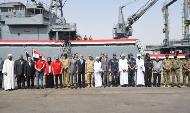 مصر تقدم مئات الأطنان من المساعدات الإغاثية إلى السودان بحرًا