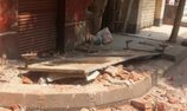 سقوط جزء من «بلكونة» عقار بشارع الجزائر بالعمرانية دون وقوع إصابات