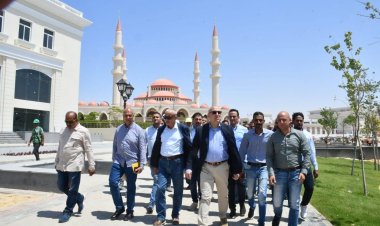 وزير الإسكان يتفقد مشروعات المدينة التراثية والداون تاون والحى اللاتيني بالعلمين الجديدة