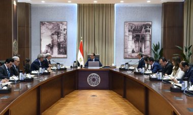 رئيس الوزراء يلتقي وزير البريد والمواصلات السلكية واللاسلكية في جمهورية الجزائر | صور