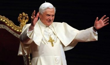 سرقة صليب بابا الفاتيكان.. مطلي بالذهب  وبه حجر كريم