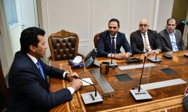 وزير الشباب والرياضة يبحث خطة تطوير مدرسة الموهوبين